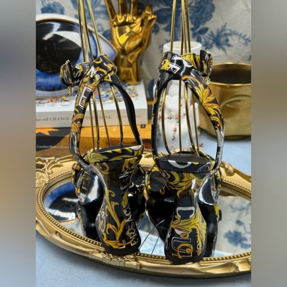 🆕 VERSACE JEANS COUTURE 🧿 NWOB Logo Couture Kirsten Heeled Sandals, Black Sz 7 - Picture 9 of 16